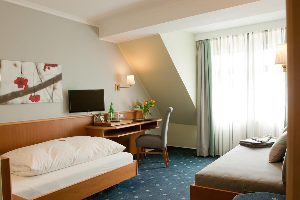 Landhotel Zur Bretzel Babenhausen  Quarto foto